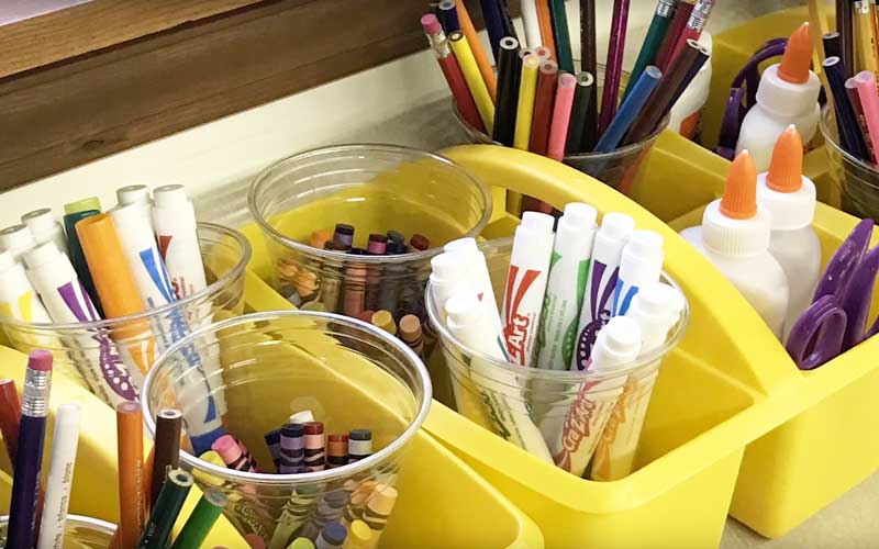 Pencils, markers and school utensils.